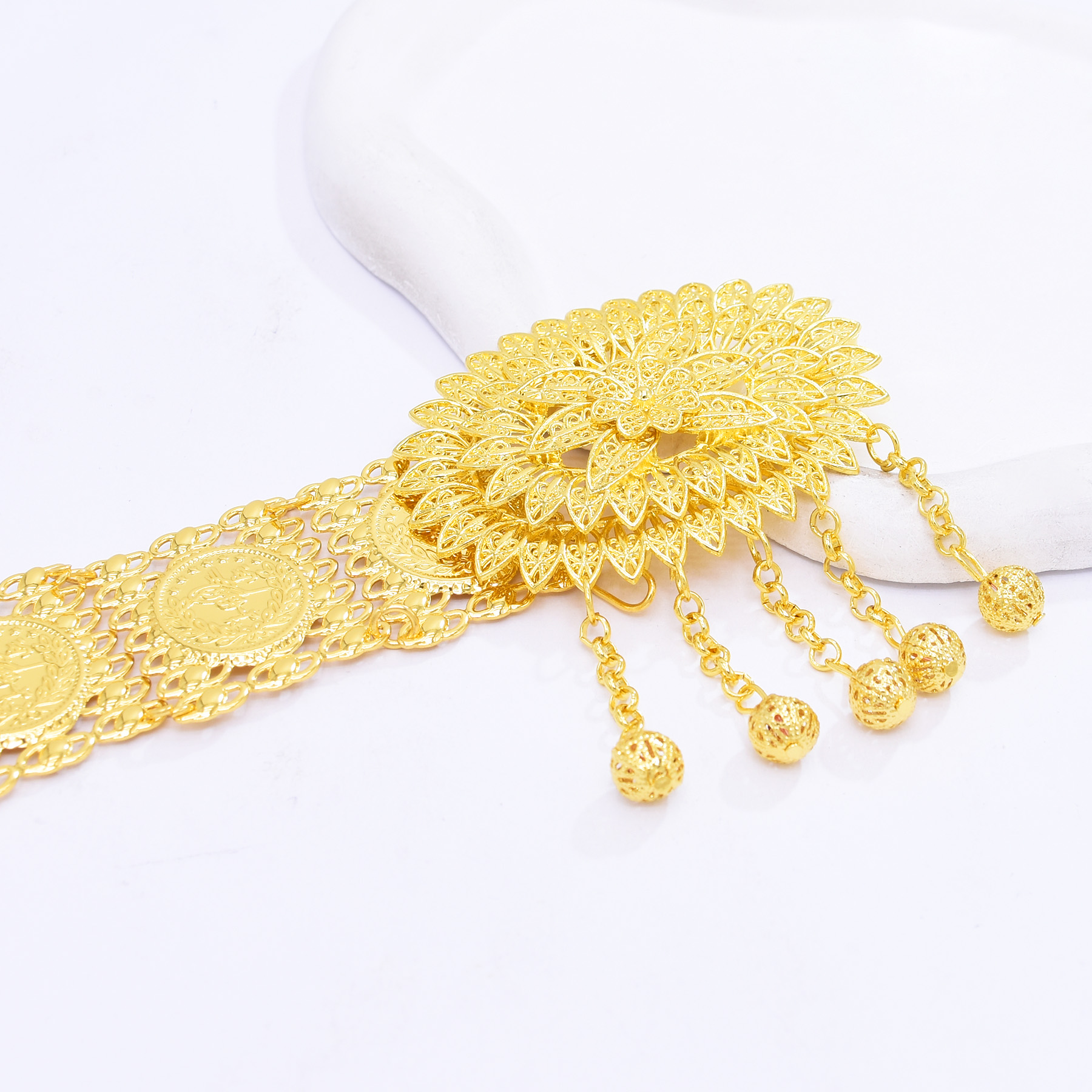 Golden Alloy Carved Hollow Geo - مراجعة Ethnic Fashion Dress وسعره